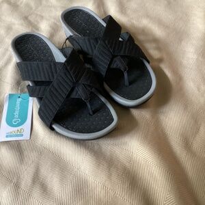 BARETRAPS DIANA STRAPPY SANDLES 8M - New with tags , no box